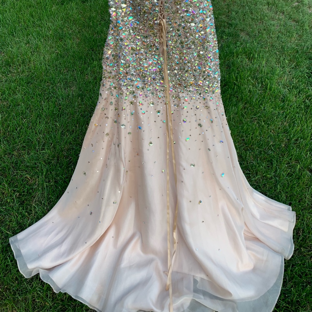 Dress - Picture 3 of 5
